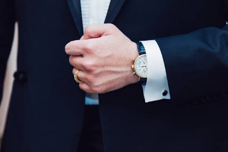 What to Wear to a Job Interview: 2025 Ultimate Guide for Men (Formal, Casual & Virtual)