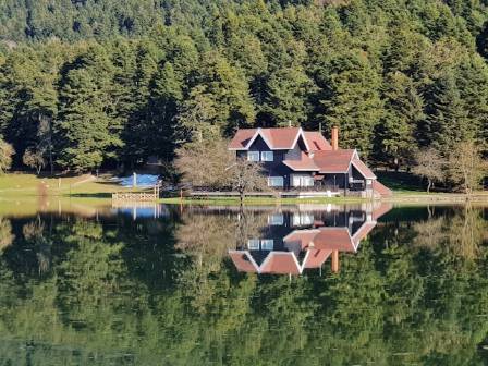 The Most Beautiful Lakeside Retreats: Five Remarkable Lodges from New York to Italy